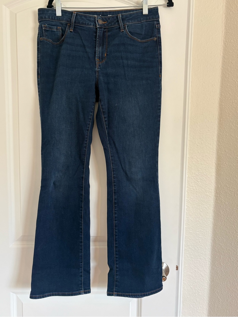 Old Navy Mid-Rise Kicker Bootcut Jeans Size 8 Short